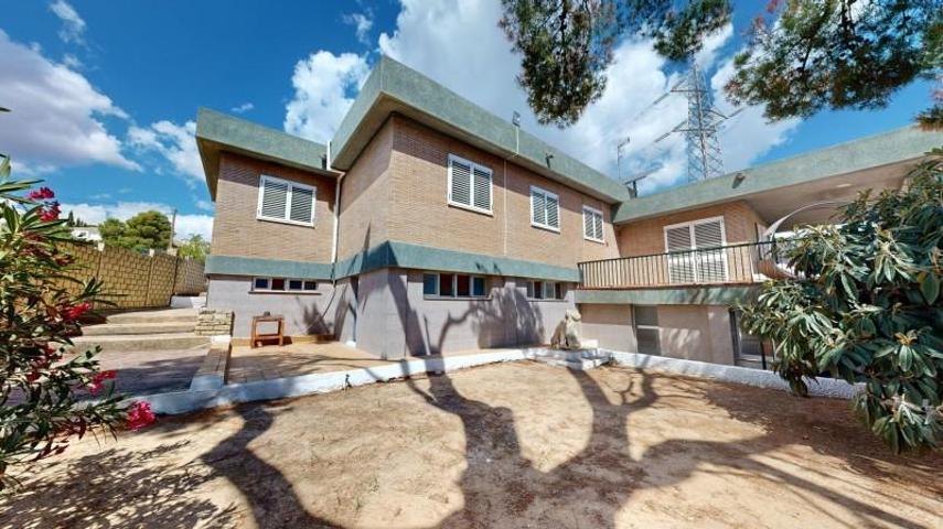 Chalet en venta en Torrent, El Vedat photo 0