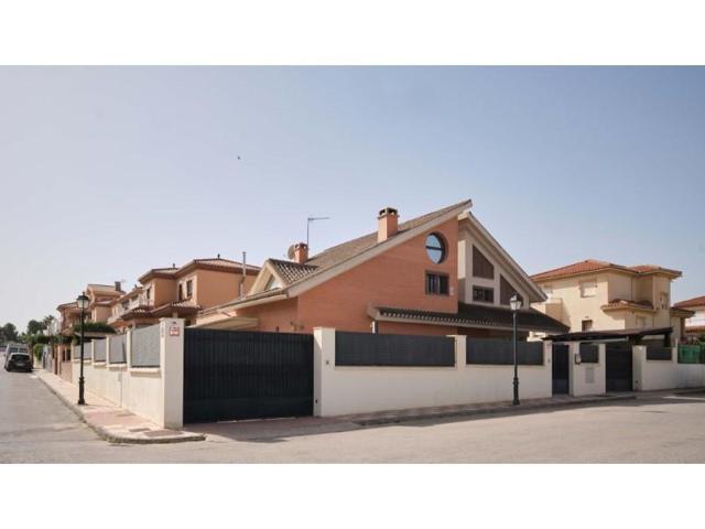 Chalet en venta en Cúllar Vega photo 0