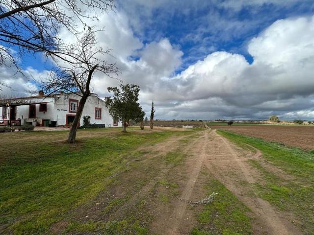 Casa con terreno en venta en Badajoz, Urb. Ctra. De Olivenza photo 0