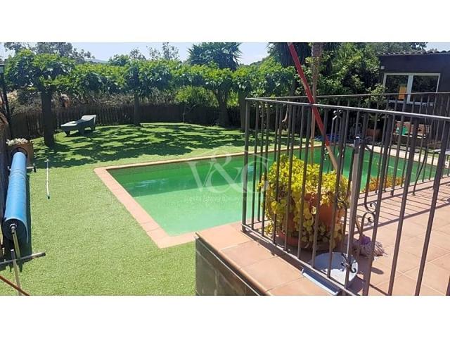 Chalet en venta en Begur photo 0