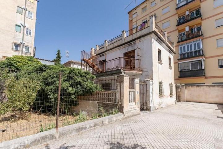Chalet en venta en Granada, Zaidin photo 0