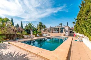 Chalet en venta en Alfaz del Pi, Alfas Del Pi (L`) photo 0