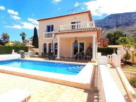 Chalet en venta en Denia photo 0