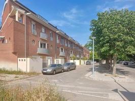 Adosada en venta en Huesca photo 0