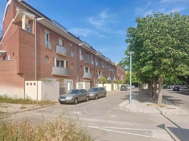 Adosada en venta en Huesca photo 0