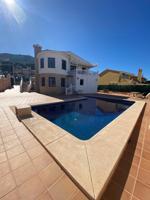 Chalet en venta en Alfaz del Pi, Albir photo 0
