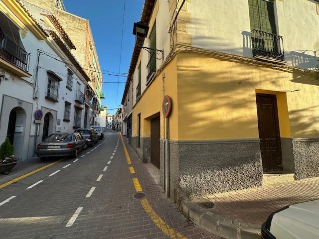 Casa con terreno en venta en Zubia, Centro - Ayuntamiento photo 0