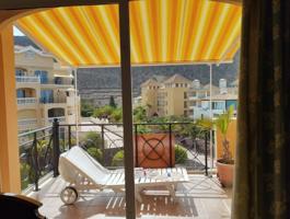 Apartamento en venta en Arona, Los Cristianos photo 0