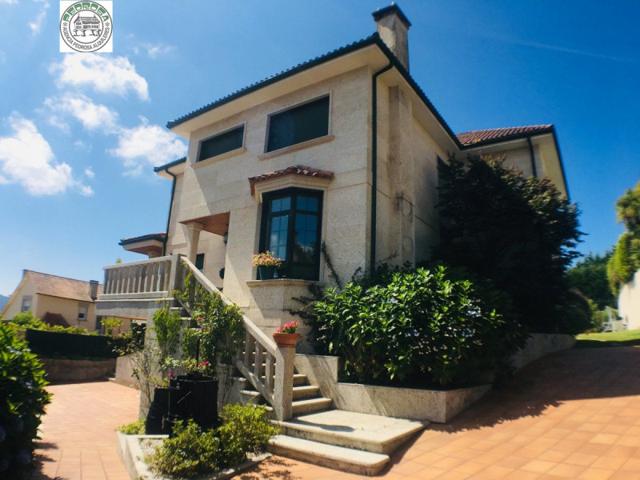 Casa con terreno en venta en Poio, A caeira photo 0