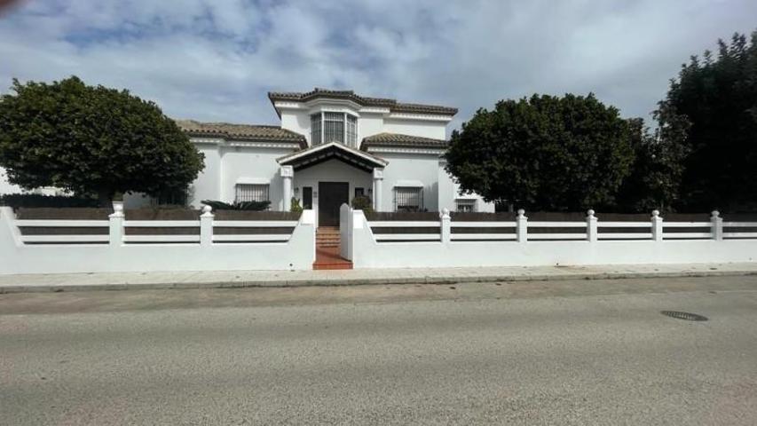 Chalet en venta en Chiclana de la Frontera, Las Palomas photo 0