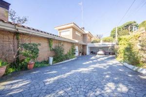 Casa en venta en Cabrils, La Llobera photo 0