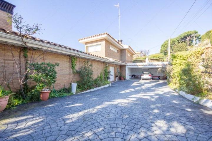 Casa en venta en Cabrils, La Llobera photo 0