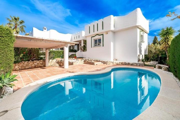 Chalet en venta en Marbella, ARTOLA photo 0