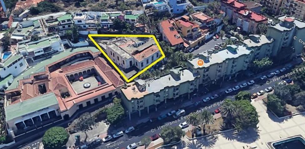 Edificio en venta en Puerto de la Cruz, Playa Jardín photo 0