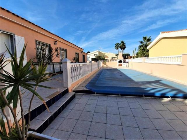 Chalet en venta en Torrevieja, Los Frutales photo 0