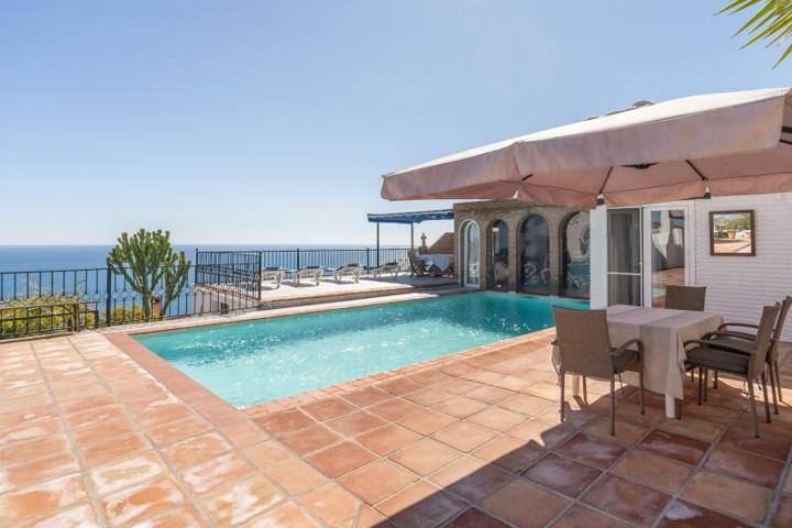 Chalet en venta en Salobreña, Urbanización alfamar photo 0