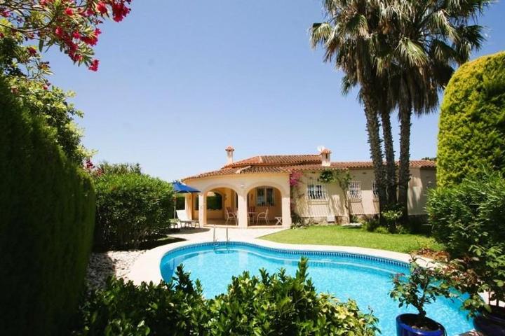 Chalet en venta en Oliva, Carrer Brueghel, 46780 photo 0