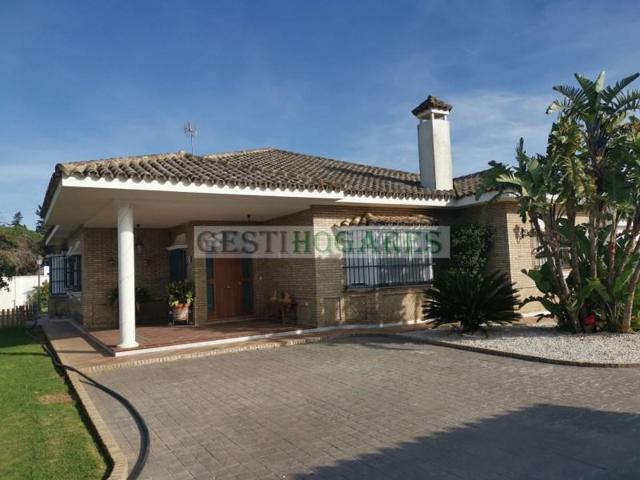 Chalet en venta en Chiclana de la Frontera photo 0