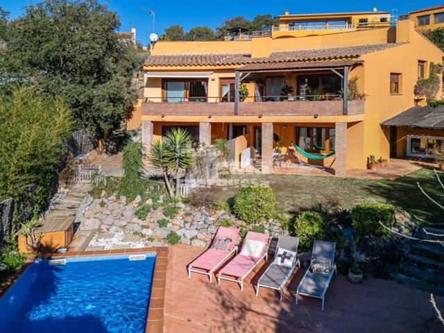 Chalet en venta en Begur photo 0