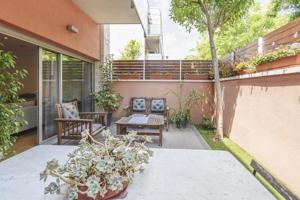 Planta baja en venta en Barcelona, Zona Franca photo 0