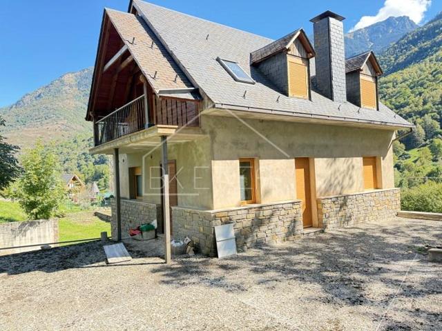 Casa con terreno en venta en Bossòst photo 0
