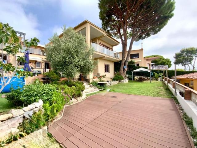 Casa en venta en Premià de Dalt, Barri del reni castell photo 0