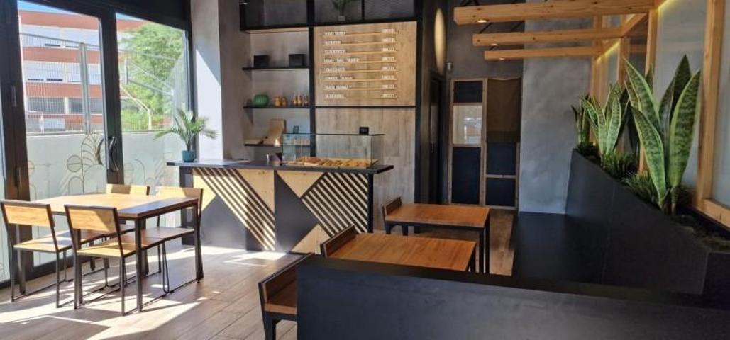 Local comercial en venta en Cornellà de Llobregat, Gavarra photo 0