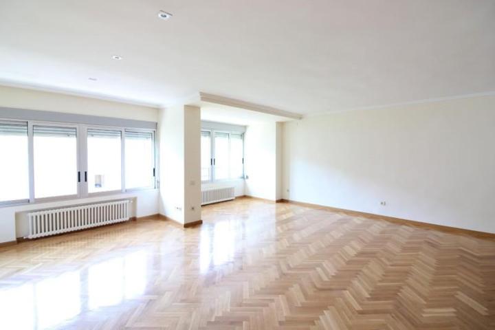 Piso en venta en Valencia, Campanar photo 0