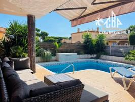 Chalet en venta en Mont-ras photo 0