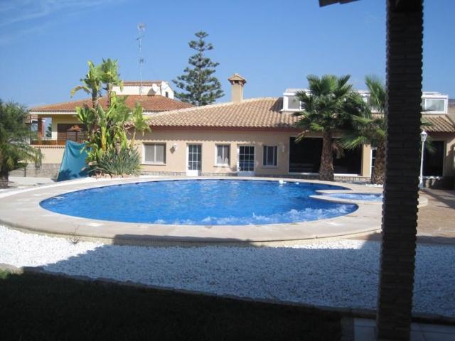 Chalet en venta en Benaguasil photo 0
