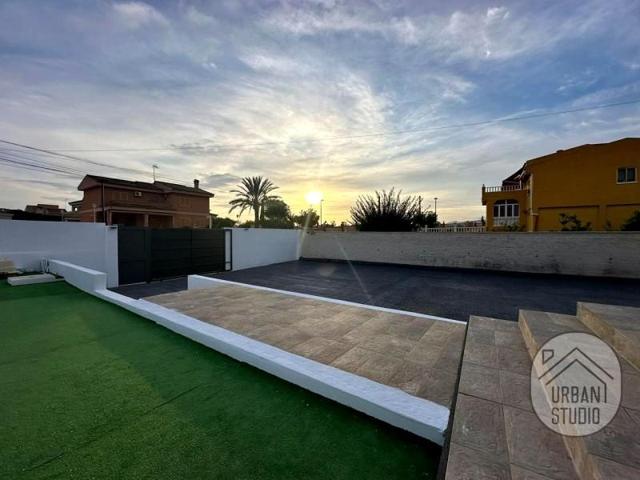 Chalet en venta en Alicante, Calle Zarzas, 03690 photo 0