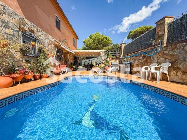 Casa en venta en Blanes, Urbanitzacions photo 0