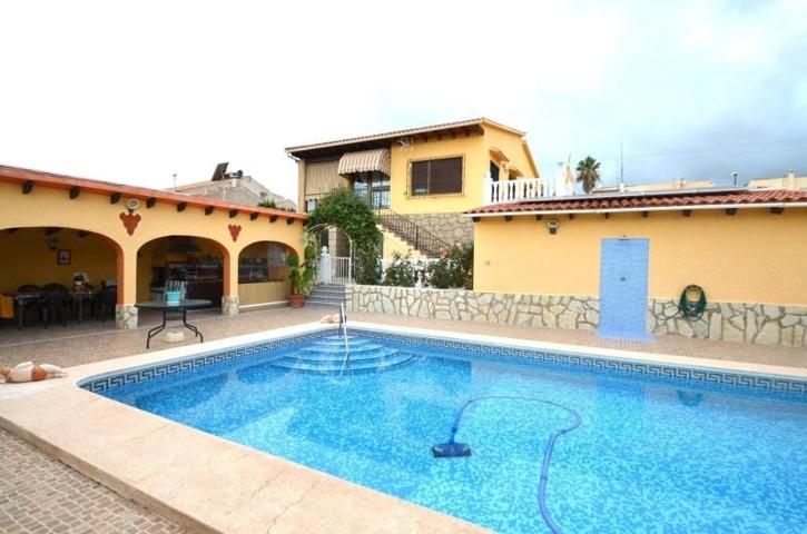 Chalet en venta en La Nucia, Mercadona Avda. Coloma photo 0