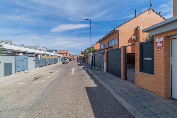 Chalet en venta en Villalbilla, Calle José Hierro, 28810 photo 0