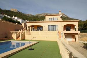 Chalet en venta en Calpe, Oltamar-Cucarres photo 0