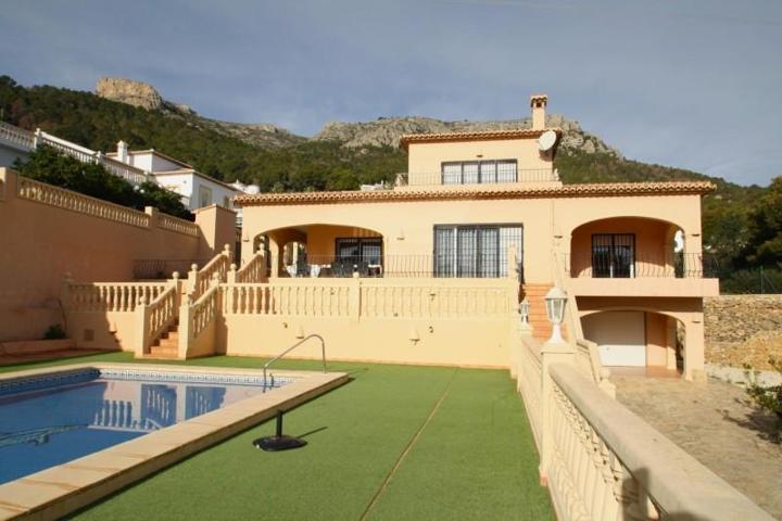 Chalet en venta en Calpe, Oltamar-Cucarres photo 0