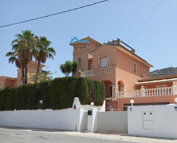 Chalet en venta en Alfaz del Pi, Albir photo 0
