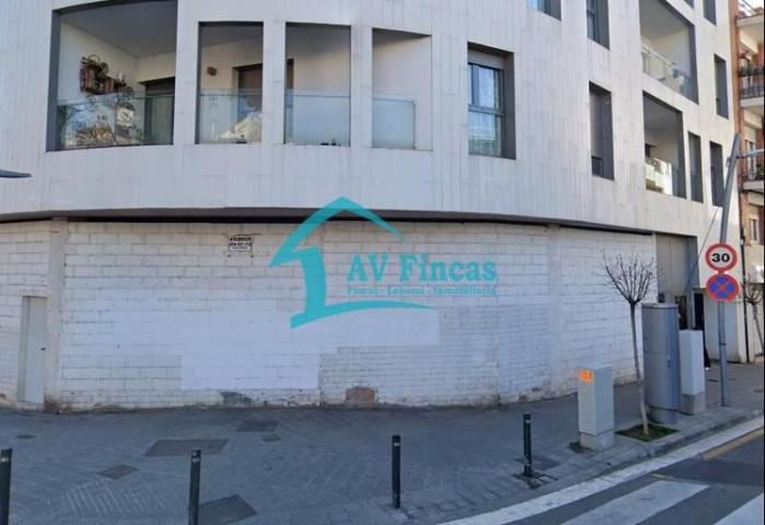 Local comercial en venta en Esplugues de Llobregat, La Plana photo 0