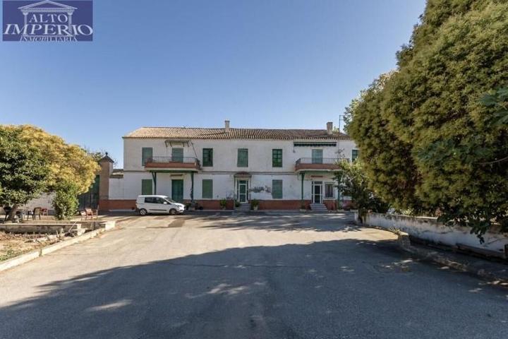 Chalet en venta en Granada, Granada photo 0