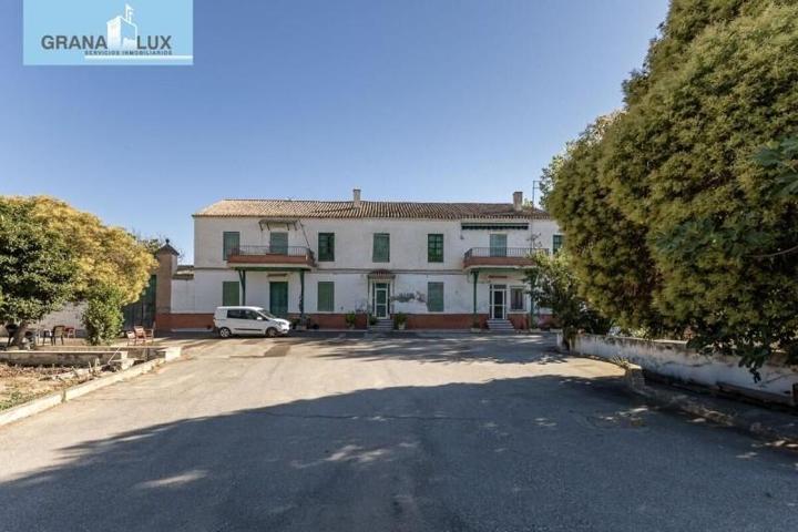 Chalet en venta en Granada, Granada photo 0