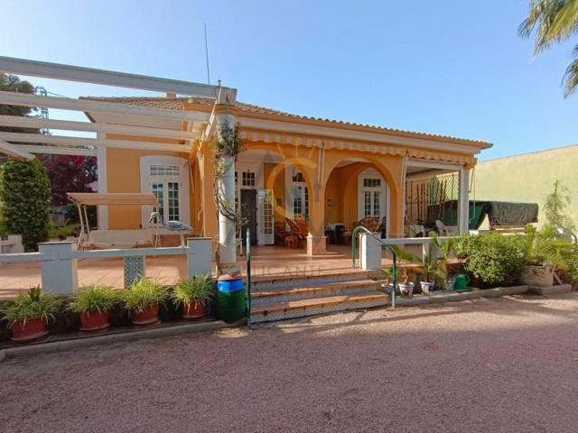 Chalet en venta en Novelda photo 0