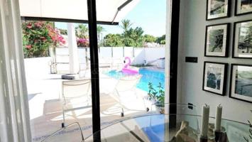 Chalet en venta en Orihuela Costa, Punta Prima photo 0