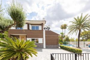 Chalet en venta en L'Eliana photo 0