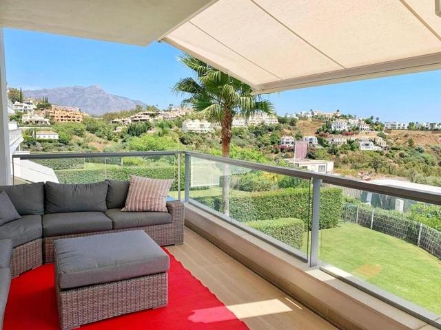 Apartamento en venta en Benahavís, Los Arqueros-Puerto del Almendro photo 0