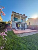 Chalet en venta en Cangas, Darbo photo 0