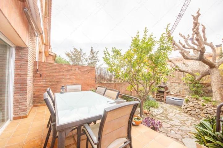 Casa en venta en Tiana, Centro photo 0