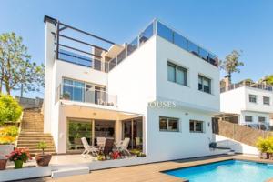 Casa en venta en Sant Cebrià de Vallalta, Vistamar photo 0