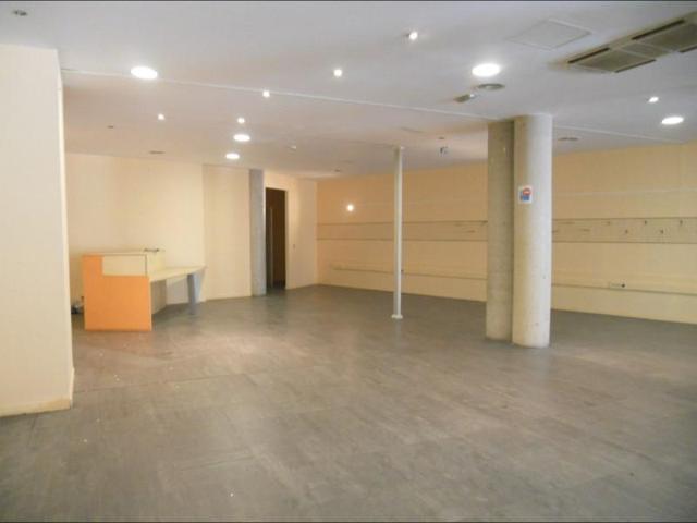 Local comercial en venta en Vilafranca del Penedès, Vilafranca del Penedès photo 0