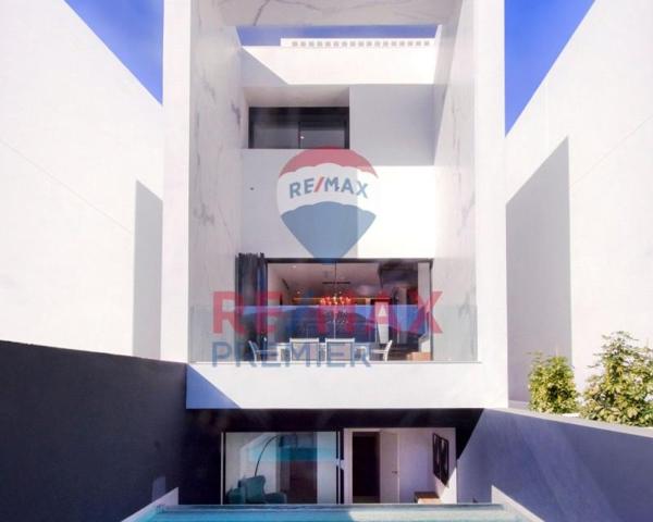Chalet en venta en Alfaz del Pi, Albir photo 0