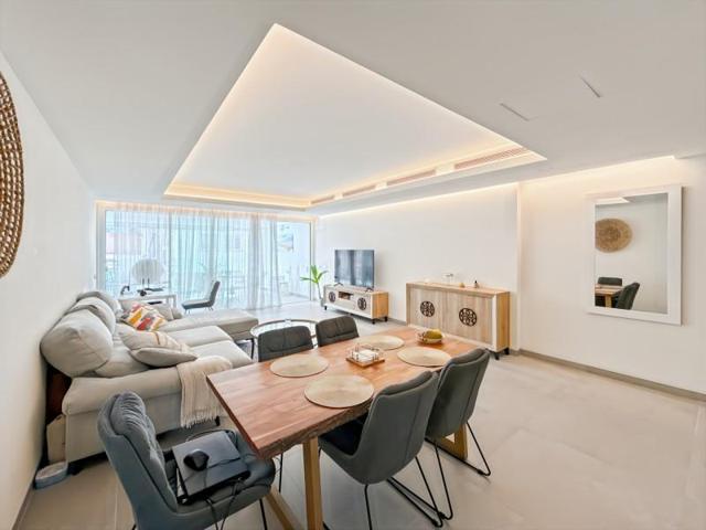 Apartamento en venta en Estepona, Estepona Town - Estepona Puerto photo 0